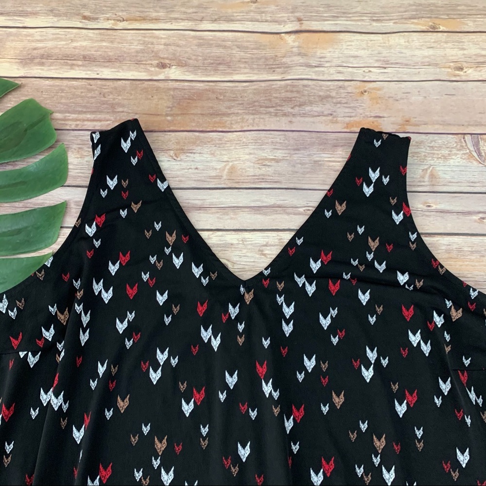Torrid black and red geometric print tank top - Picture 2 of 10